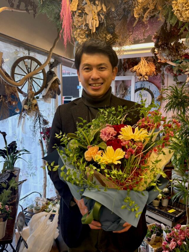 .
⁡
先日伺った「アバンギャルド花木秀」さん💐
フラワーアレンジメントをしていただきました。

アレンジも店内もとても素敵で、
本当に癒しの空間でした✨

神奈川県相模原市にあるお花屋さんです。
遠方の方でも、郵送でアレンジを作っていただけるそうなので、贈り物にもおすすめです☺️

相模原に行かれた際は、ぜひ立ち寄ってみてください。

「アバンギャルド花木秀」さんの投稿はこちらから▶︎▷▶ @hanakishu_nishimon

#宮城エナジー
#みやぎの久保田社長
#現場主義
#エネルギーの相談役 
#フラワーアレンジメント